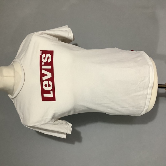 Other - Levi’s Crew Neck T Shirt - Size M - White - Spellout - Classic - P2P 20”